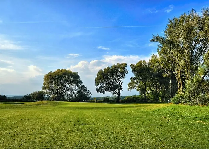 Golf Jezera Ostrožská Nová Ves